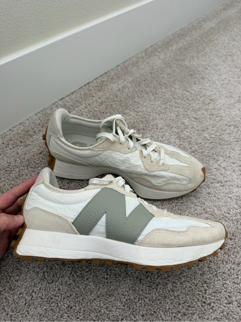 New Balance 327 in Linen/Sea Salt/Olive/Grey size 10 - Picture 3 of 9